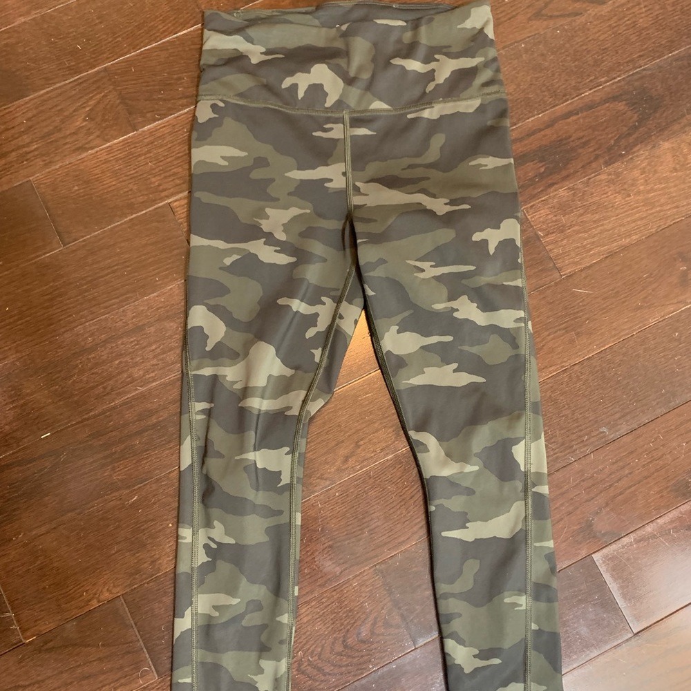 Athleta legging 7/8 with side pockets